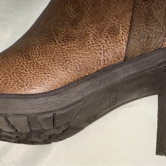 Relativity Brown Faux Leather Heeled Re-Henrick Boots‎ Sz 6.5M Inside Zip Buckle - Picture 6 of 12